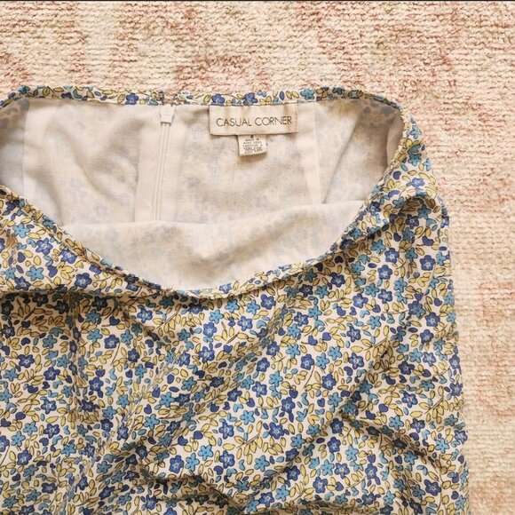 Floral mini skirt - Picture 3 of 3